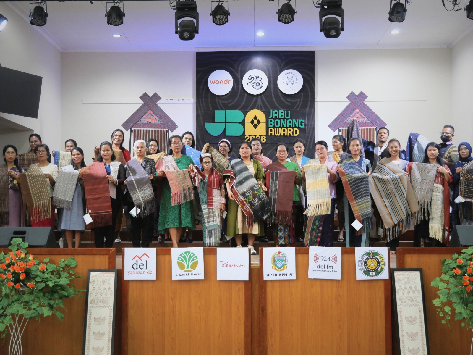 Jabu Bonang Award 2026 Apresiasi Perjuangan Penenun Ulos